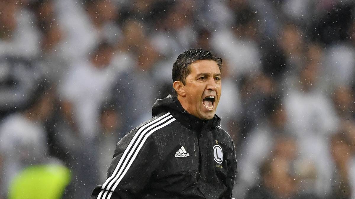 PLATZ 4 - BESNIK HASI: Die sozialen Medien dienen nun also auch als Entlassungs-Forum für Fußballtrainer. So zumindest ergeht es Besnik Hasi. Am 18. September erscheint Hasi zur Pressekonferenz als Trainer von Legia Warschau - nur ist er es zu diesem Zeitpunkt nicht mehr