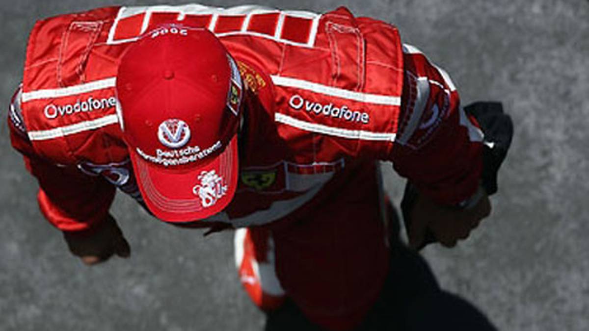 In Brasilien schreitet Schumacher am 22. Oktober 2006 zu seinem 250. und vorerst letzten Grand Prix - immer noch mit WM-Chancen. Schumacher kämpft sich zurück, nimmt noch einmal die Renaults ins Visier und wird am Ende Vierter. Zum achten WM-Titel reicht es aber nicht