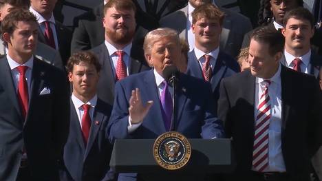 US-Präsident Donald Trump nahm das Fehlen von Quarterback Fernando Mendoza beim Besuch der Indiana Hoosiers im Weißen Haus gelassen. Er betonte zudem, er wisse, dass der 22-Jähige hinter seinem Land stehe.