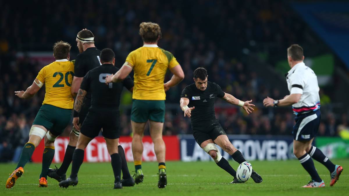 Doch Dan Carter lässt sich nicht von seinem Traum abbringen. Mit einem tollen Drop-Kick erhöht er wieder auf 24:17
