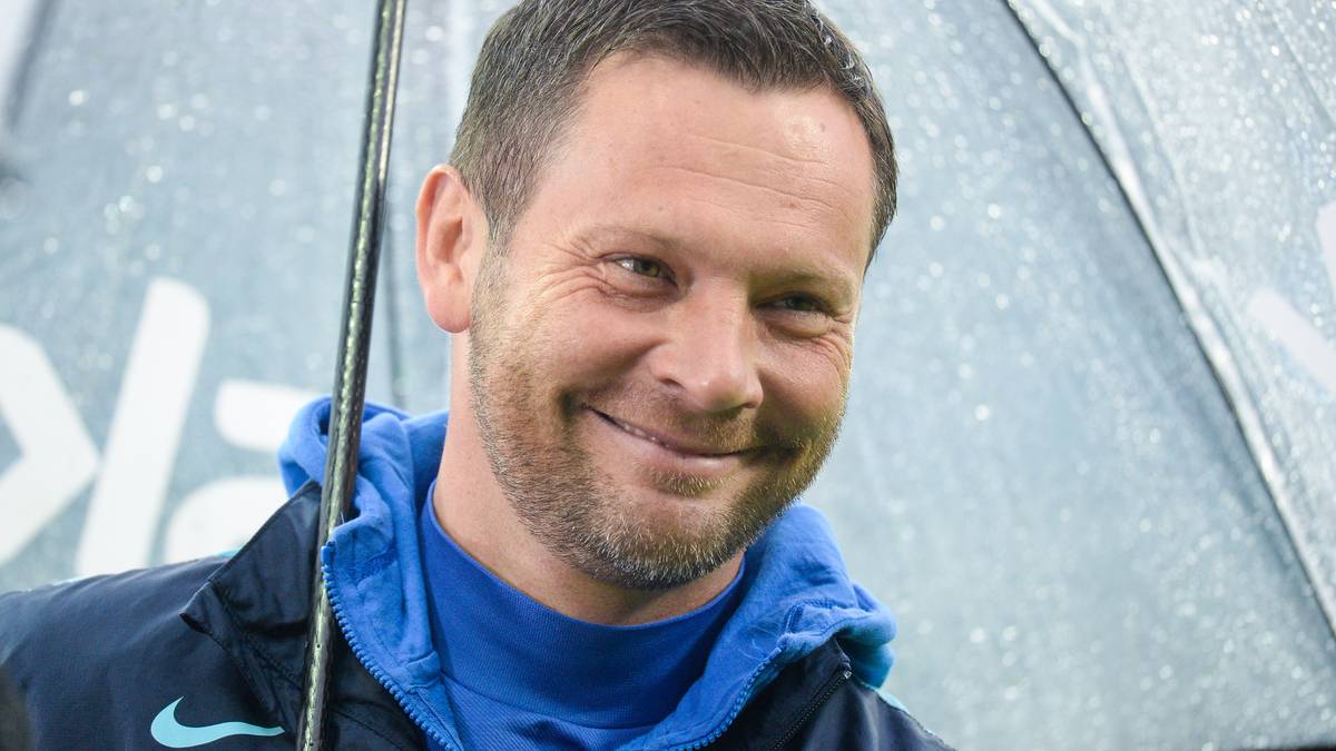Bei der Hertha hat man trotz des miesen Wetters gut lachen: Pal Dardai tritt mit seinem Team als Tabellendritter in Bremen an