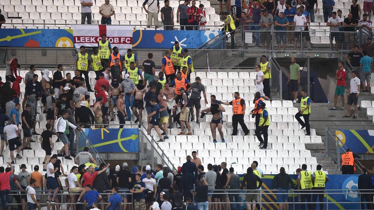 Bei der EM 2016 in Marseille gab es Ausschreitungen zwischen russischen und englischen Fans