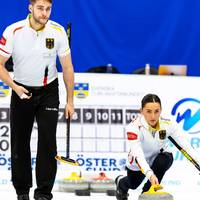 Das deutsche Curling-Team hat bei der Mixed-WM in Östersund einen weiteren Dämpfer im Kampf um den Einzug in die Zwischenrunde hinnehmen müssen. Zum zweiten Mal nacheinander geht das deutsche Duo geschlagen vom Eis.