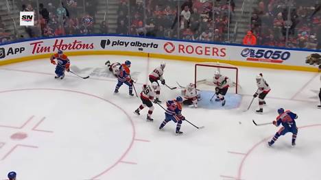 Mit zwei Treffern und drei Vorlagen führt Leon Draisaitl die Edmonton Oilers zu einem 5:4-Sieg in der Overtime gegen die Ottawa Senators. Der deutsche NHL-Star besiegt damit den ebenfalls starken Tim Stützle.