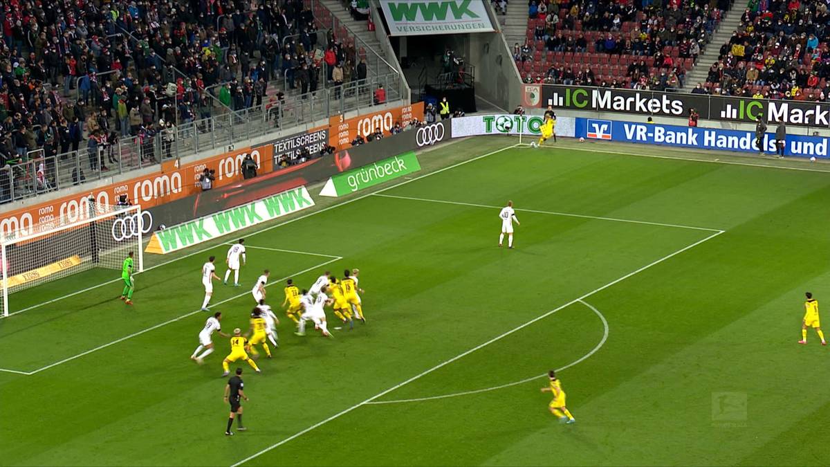 Eckbälle von Julian Brandt vom BVB gegen Augsburg verärgern Fans