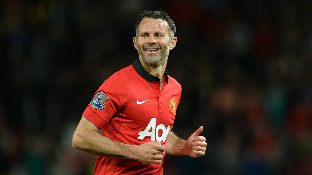 24 JAHRE: Ryan Giggs - Manchester United (1990 - 2014): Er gilt als DIE United-Legende schlechthin. Sage und schreibe 672 Spiele absolvierte der Waliser für die Red Devils. 2011 wurde er zum "Besten Spieler in der Geschichte von Manchester United" gekürt. 1999 rang er den Bayern in der Nachspielzeit den Champions-League-Titel ab