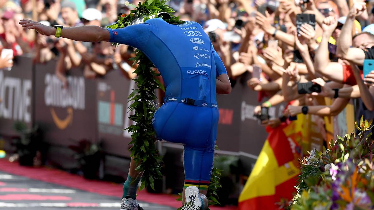 Auch Lange gelingt das Kunststück, den Ironman zweimal in Folge zu gewinnen. 2018 setzt der Eisenmann neue Maßstäbe. Als Erster läuft Lange in einer Zeit unter acht Stunden über die Zielline. 7:52:39 Stunden lautet der neue Streckenrekord, den Frodeno im Jahr darauf förmlich pulverisiert