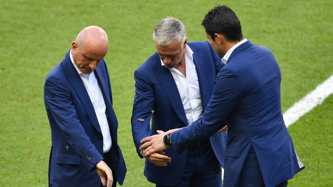 Das Mottenproblem bekam auch Frankreichs Trainer Didier Deschamps zu spüren
