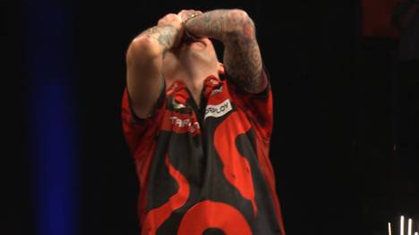 Nathan Aspinall gewinnt den zehnten Spieltag der Premier League of Darts und springt mit dem Sieg über Luke Humphries auf einen Playoff-Platz.