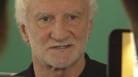Rudi Völler nimmt Bundestrainer Hansi Flick nach drei schwachen Länderspielen in die Pflicht. Er erwartet im September eine Reaktion.