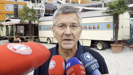 Herbert Hainer spricht in einer Medienrunde über die anstehende Gala vom Ballon d'Or und äußert sich dabei auch zur Debatte, ob Jude Bellingham wohl zurecht vor Jamal Musiala landen wird.