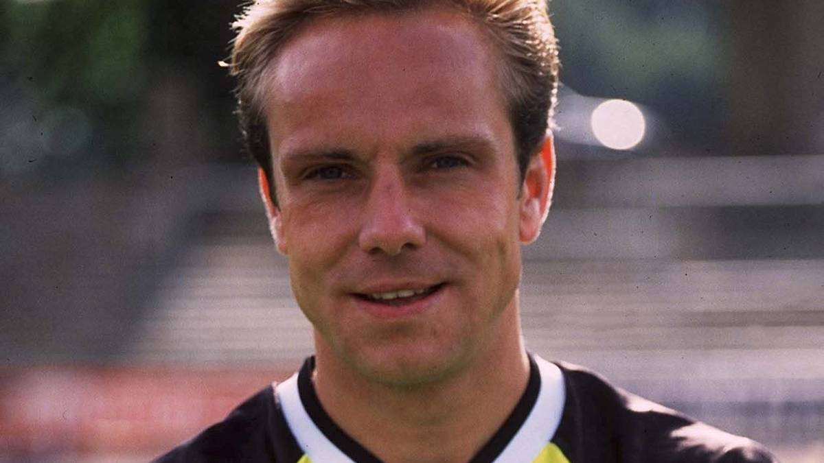 FUSSBALL: Michael RUMMENIGGE Michael Rummenigge eröffnete 1988 den fröhlichen Wechselreigen zwischen München und Dortmund