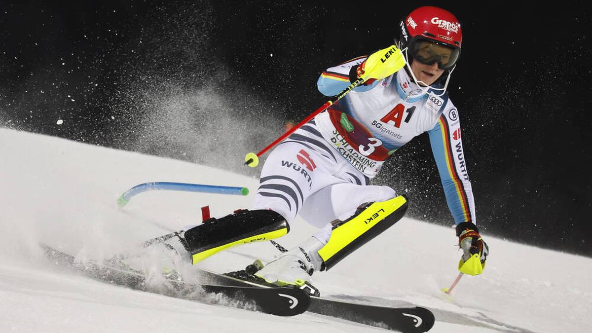 Lena Dürr fährt im Winter 2021/22 brillant Slalom