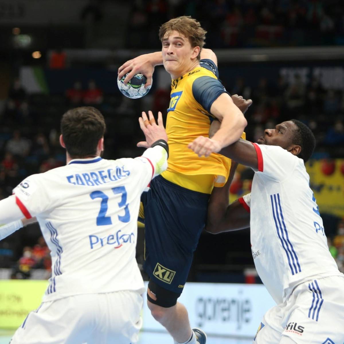 Handball-Rekordmeister THW Kiel hat den schwedischen Europameister Karl Wallinius verpflichtet.