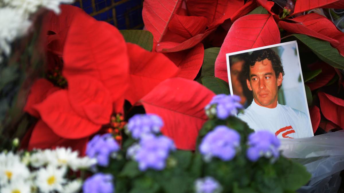 Selbst Sennas tödlicher Unfall beim Großen Preis von San Marino 1994 kann die Erfolgsgeschichte nicht bremsen. Der dreimalige Weltmeister kommt in einer Kurve von der Strecke ab und rast in eine Betonmauer. Vier Stunden später stirbt Senna in einer Klinik in Bologna