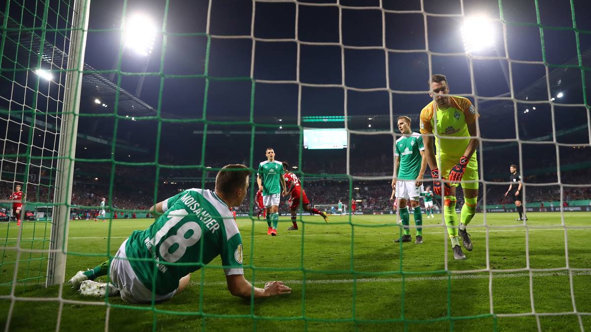 WERDER BREMEN - JIRI PAVLENKA: Wurde in den ersten Minuten nur bei Rückpässen gefordert, mit der Hand musste der Tscheche nicht ran. Beim ersten Gegentor unglücklich, als er von Müllers Bogenlampe überrascht wurde. Nach der Pause mit einer guten Parade gegen Coman (48.), bei Müllers 0:2 allerdings dann machtlos. Etwas zu viele Fehlpässe bei Zuspielen und Chipbällen. SPORT1-Note 4
