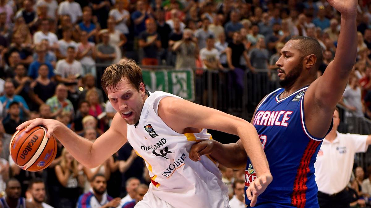 Dirk Nowitzki (Dallas Mavericks/USA, 213 cm, Forward/Center, 19.06.1978, 148 Länderspiele): Unbestritten der Star, aber längst nicht mehr das deutsche Allheilmittel auf dem Feld. Alle wissen es, keiner verlangt es - zumindest im Vorfeld der EM. Interessant wird es in brenzligen Situationen auf dem Feld. Nowitzki ist trotz seines biblischen Alters der beste Basketballer im Team, trotzdem kommt es darauf an, wie gut die Kollegen neben und mit ihm zurechtkommen.  