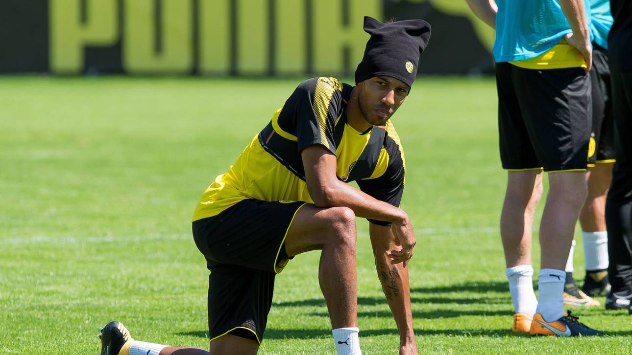 Aubameyang trainiert mit Mütze