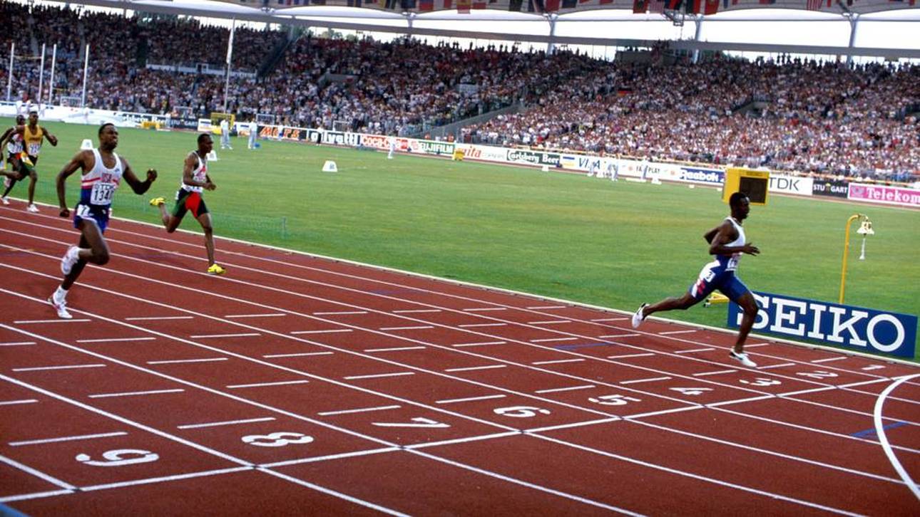 Michael Johnson (r.) läuft mit großem Vorsprung ins Ziel