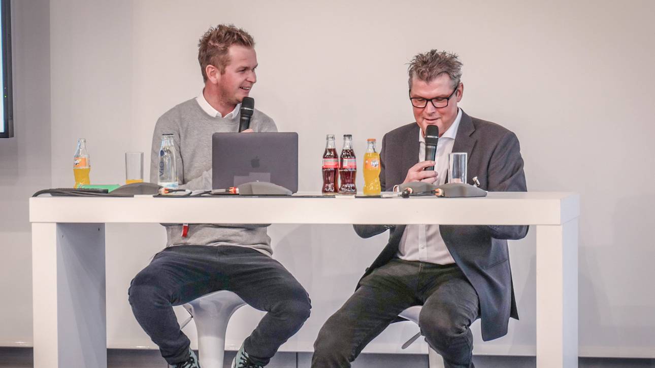 Tobias Holtkamp (l.) und Norbert Dickel podcasten live auf der SPOBIS