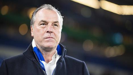 Dass Schalkes Ex-Boss Clemens Tönnies bei der Auftaktpleite in der Bundesliga gegen den FC Bayern hinter den Verantwortlichen der Königsblauen auf der Tribüne saß, kam in der Öffentlichkeit alles andere als gut an. "