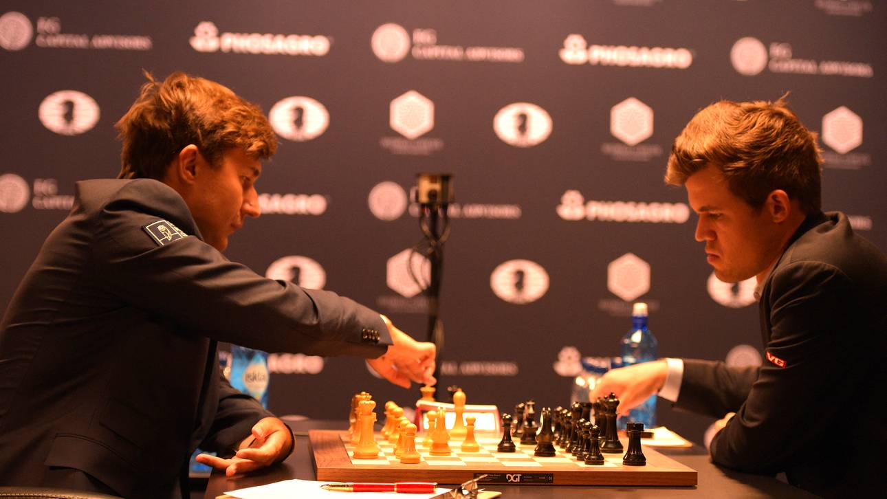 Schach-WM: Carlsen trotzt Fehler