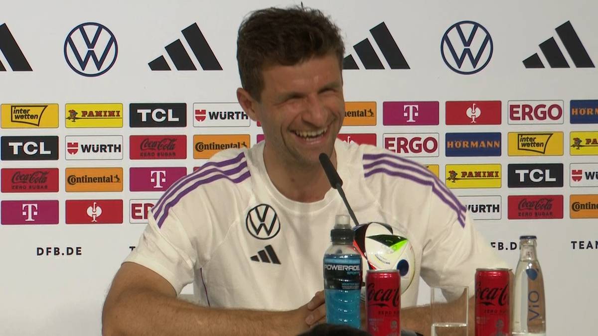 Nationalspieler Thomas Müller sorgt bei Frage über ein mögliches Karriereende nach der EM für Lacher bei den Journalisten und klärt über seine Pläne auf.