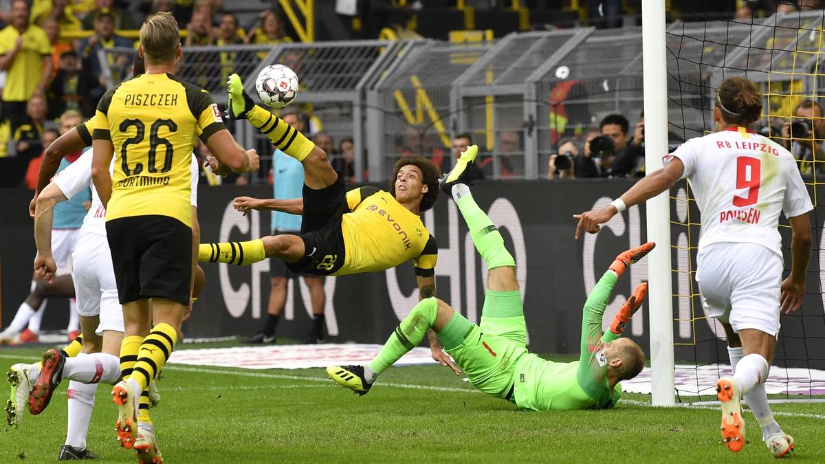 Axel Witsel besorgt mit einem spektakulären Seitfallzieher den dritten BVB-Treffer