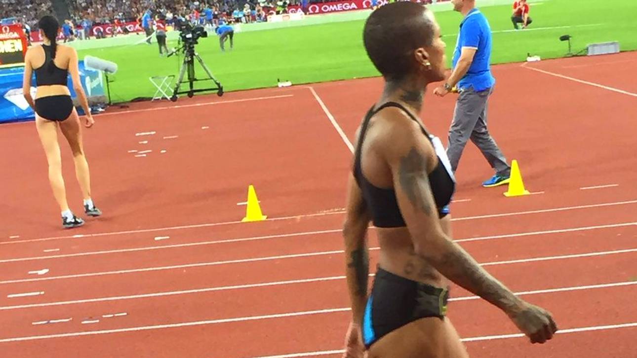 McPherson springt mit Batman-Kluft