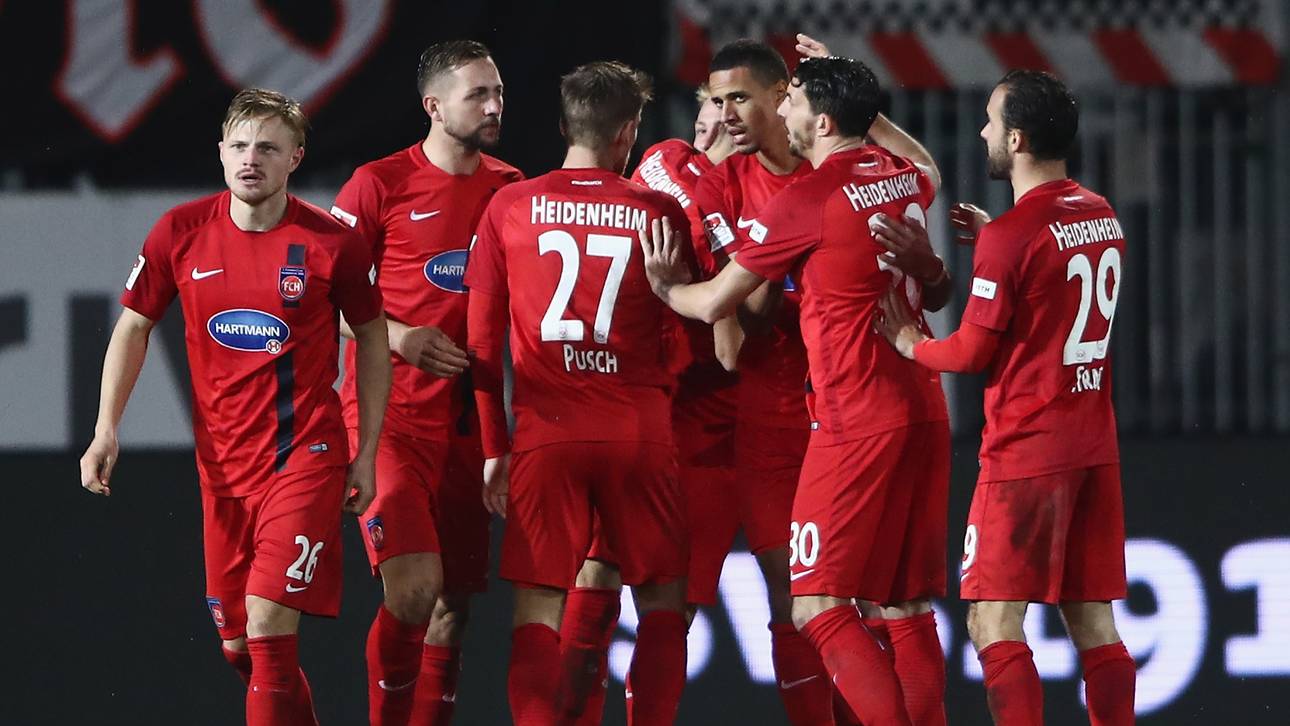 Heidenheim bleibt oben dran