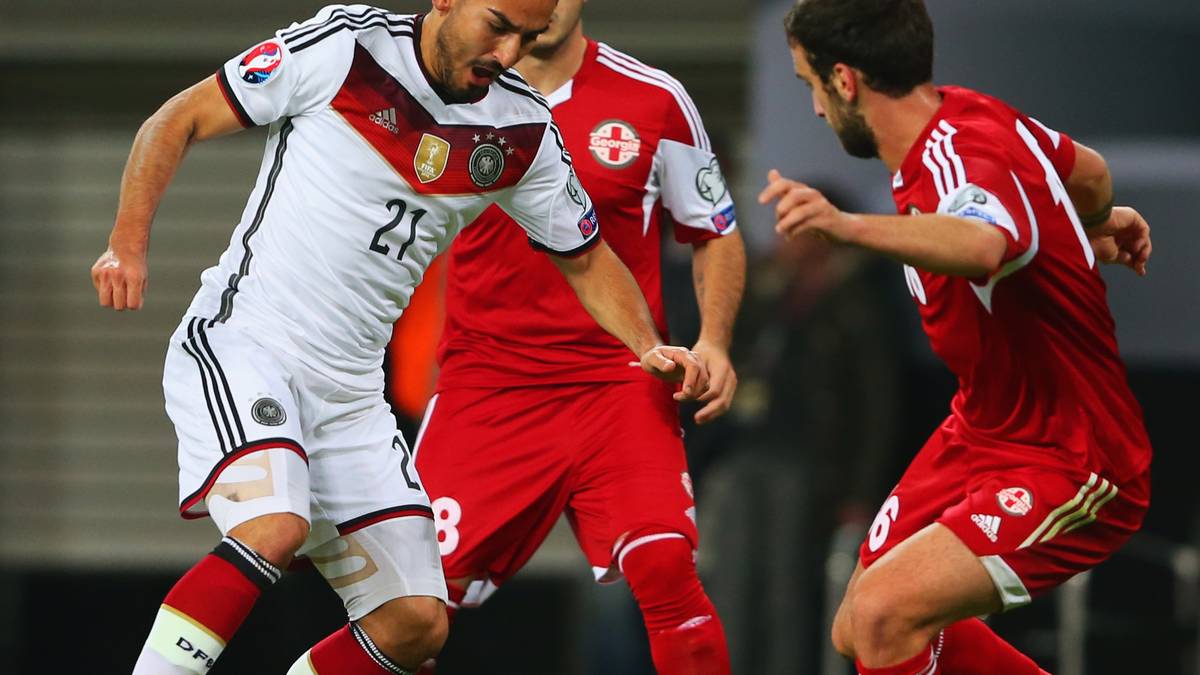 Ilkay Gundogan und Co. spielen den Gegner fast schwindelig und veranstalten ein regelrechtes Scheibenschießen - doch der Ball will einfach nicht ins Tor 