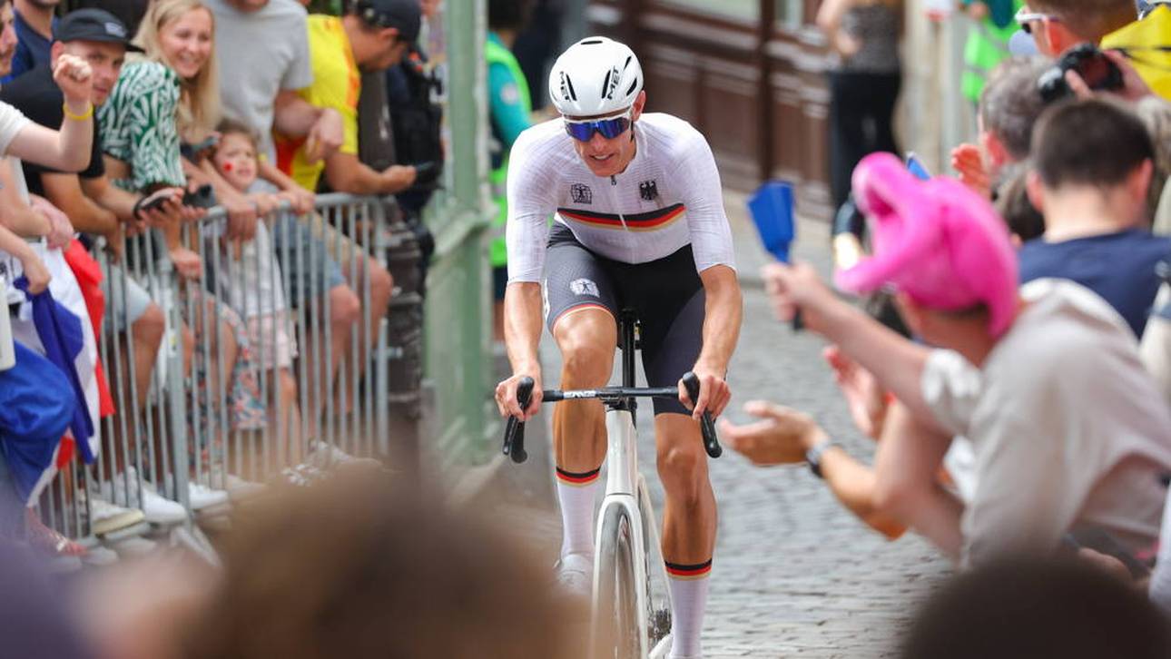 Kurios! Politt geht in Café aufs Klo