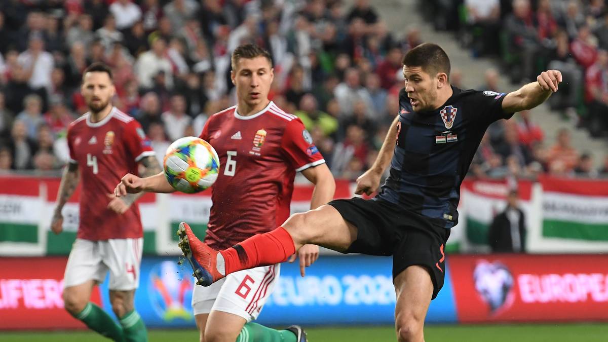Im Duell zwischen Kroatien-Star Andrej Kramaric (r.) und Ungarn-Verteidiger Willi Orban (m.) ging der RB-Kapitän als Sieger vom Feld