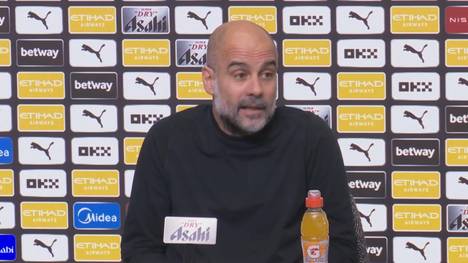 Pep Guardiola kritisiert auf der Pressekonferenz den engen Spielplan, mit dem er und seine Mannschaft extrem zu kämpfen hat.