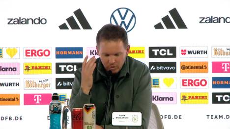 Leory Sané wurde im Spiel gegen Ghana von den eigenen Fans ausgepfiffen. Der Bundestrainer hat dazu eine klare Meinung. 