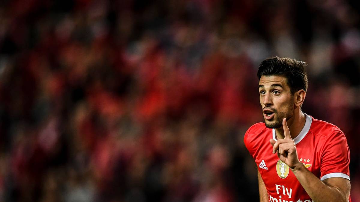 Benfica's Portuguese midfielder Pizzi Fernandes celebrates after scoring a goal during the Portuguese League football match between SL Benfica and Rio Ave at the Luz stadium in Lisbon, on November 2, 2019. (Photo by PATRICIA DE MELO MOREIRA / AFP) (Photo by PATRICIA DE MELO MOREIRA/AFP via Getty Images)