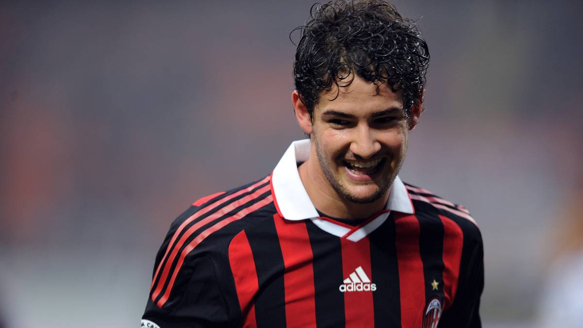 ALEXANDRE PATO (30 Jahre/FC Sao Paulo): Jahrelang wurde Pato als der nächste brasilianische Superstar in Europa gehandelt. Daraus wurde allerdings nichts. Angefangen hat der mittlerweile 30-Jährige beim AC Mailand. Nach Stationen unter anderem beim FC Chelsea, in Villarreal und in China spielt er jetzt wieder in der brasilianischen Heimat

