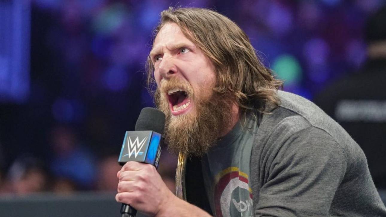 Bryan macht The Rock lächerlich