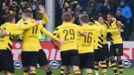 Die Spieler von Borussia Dortmund bejubeln ein Tor beim Sieg in Freiburg