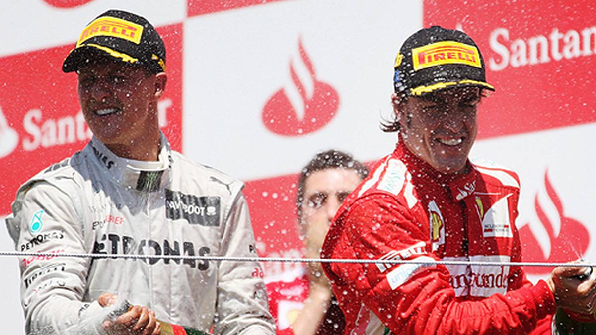 Erst in der dritten Saison seiner zweiten Karriere kann sich Schumacher seinen Traum vom Podium endlich erfüllen. Beim Großen Preis von Europa in Valencia kämpft er sich vom zwölften Startplatz bis auf Rang drei vor und feiert zusammen mit Sieger Fernando Alonso sein Comeback auf dem Podest