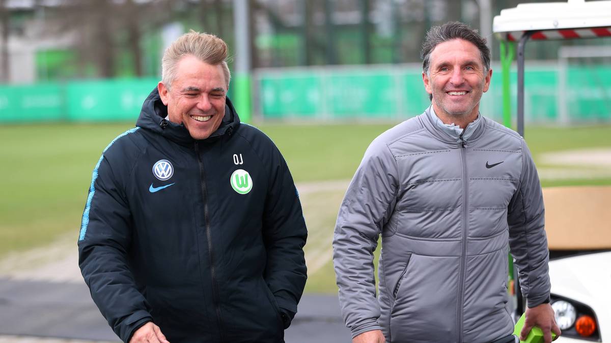 Olaf Janßen (l.) war in der Saison 2018/19 Co-Trainer von Bruno Labbadia beim VfL Wolfsburg
