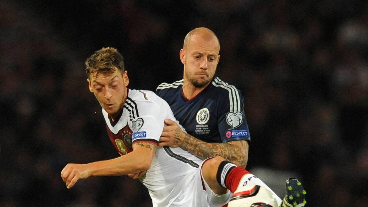 MESUT ÖZIL (bis 90. Minute): Der Arsenal-Profi wirkt häufig über weite Strecken eines Spiels wie unsichtbar. So auch in Glasgow. Im Hampden Park spulte er sein Repertoire ab ohne Kostproben seines spielerischen Könnens zu zeigen. SPORT1-NOTE: 4,5