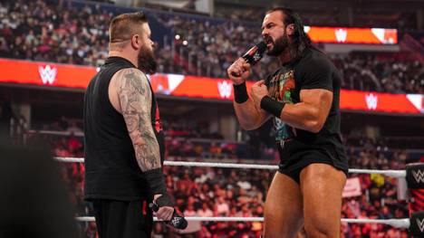Kevin Owens (l.) und Drew McIntyre trumpften bei WWE RAW am Mikrofon auf