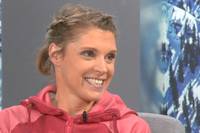 Evi Sachenbacher-Stehle war nicht nur erfolgreiche Skilangläuferin, sondern hat auch im Biathlon diverse Erfolge feiern können. Im "SKI & BERGE - Das DSV Magazin" erzählt die Olympiasiegerin von ihren Langlauf-Anfängen mit ihren Freundinnen. 