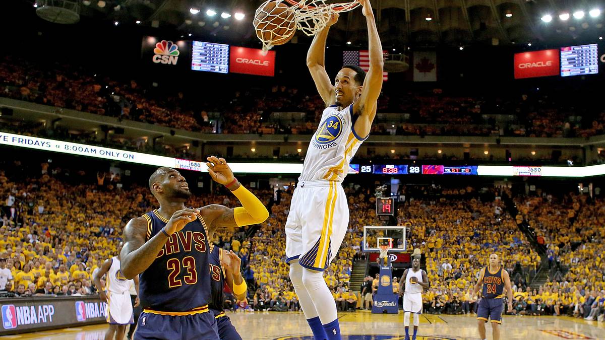 Golden States Backup-Point Guard Shaun Livingston, der in Spiel 1 dominiert hatte, zeigt erneut eine gute Leistung und liefert in 24 Minuten sieben Punkte und fünf Assists ab