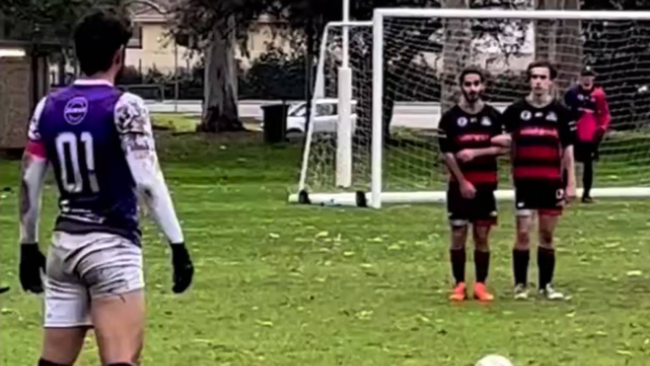 Amateur-Kicker Weslley Pires verwandelt Flatterball wie Cristiano Ronaldo
