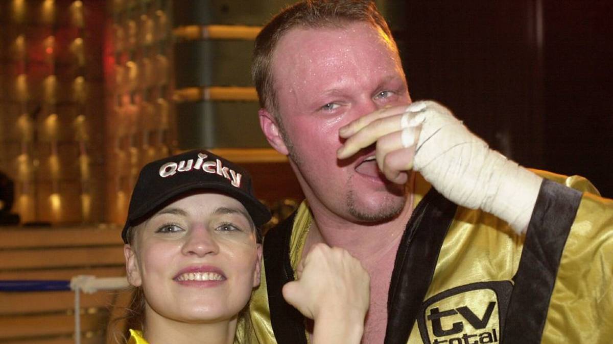 Bei ihrem ersten Aufeinandertreffen 2001 gewann Regina Halmich nicht nur gegen Stefan Raab, sondern brach ihm auch noch die Nase