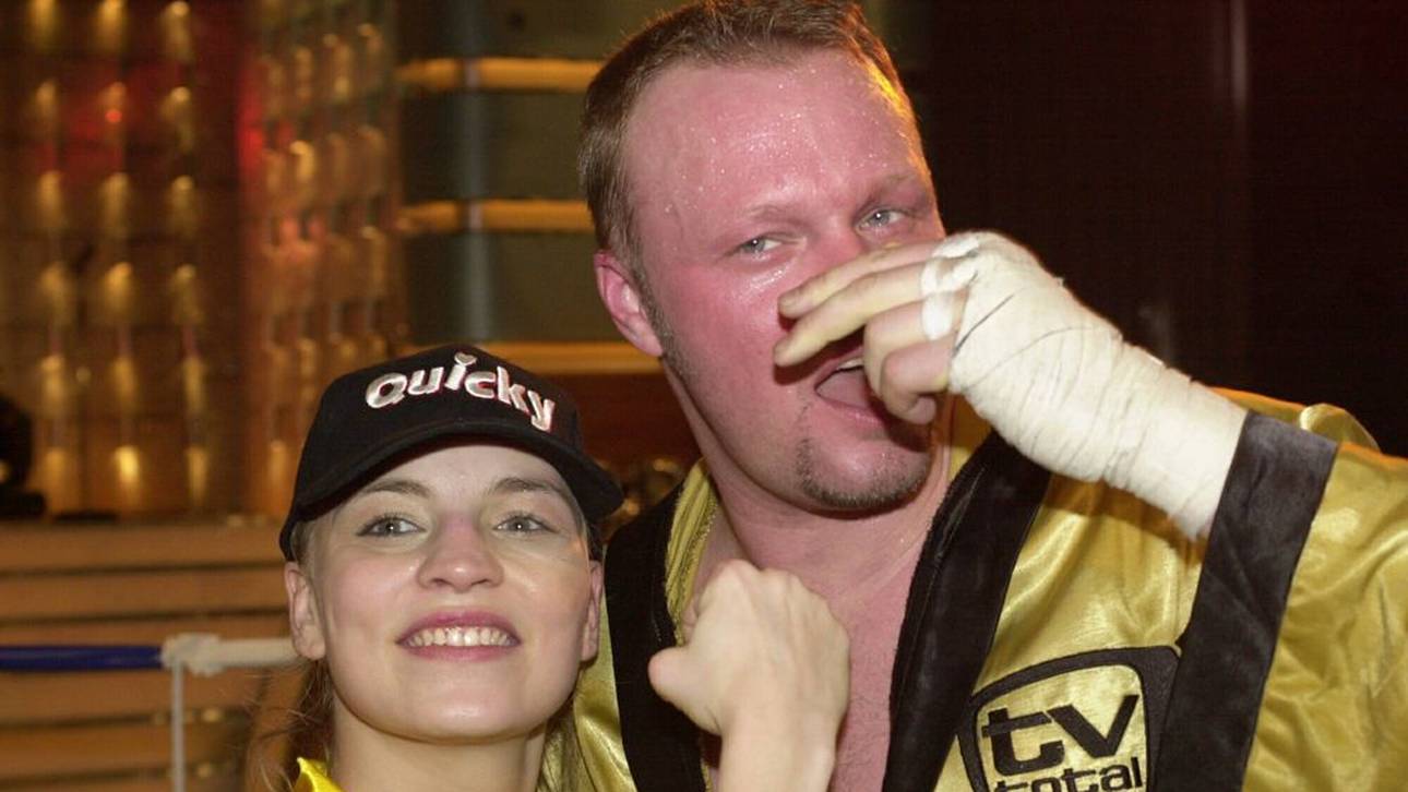 Bei ihrem ersten Aufeinandertreffen 2001 gewann Regina Halmich nicht nur gegen Stefan Raab, sondern brach ihm auch noch die Nase