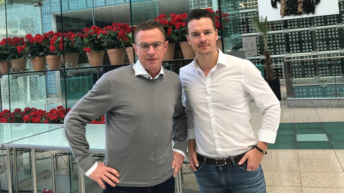 SPORT1-Chefreporter Florian Plettenberg (r.) traf Ralf Rangnick in München zum Interview