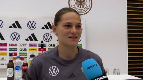 Vor dem Start der Frauen-EM in der Schweiz spricht die deutsche Nationalspielerin Giovanna Hoffmann bei SPORT1 über ihre besondere Nominierung und ihr Vorbild Diego.